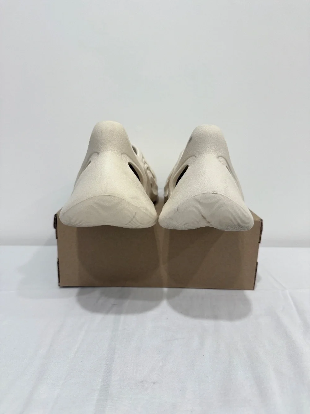Used W/O Box! Men's Adidas Foam RNNR Beige Cream Summer Slip On Sandals Size 13
